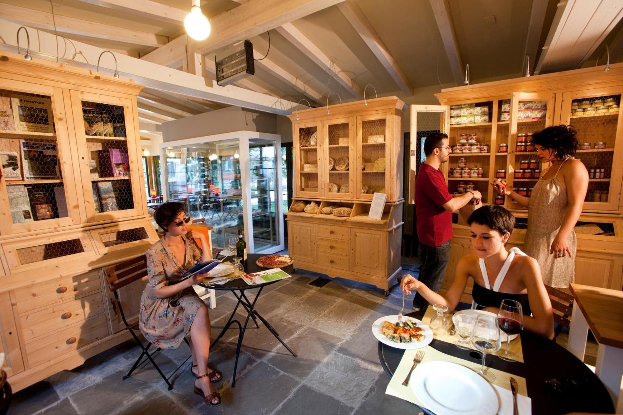 卡希纳凯雷马农庄酒店 Besate 外观 照片